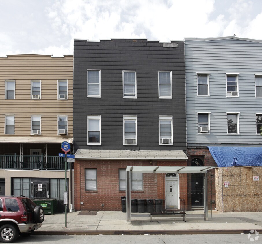 Building Photo - 297 Graham Ave