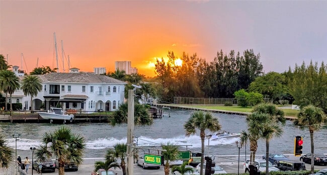 Building Photo - 1501 S Ocean Dr