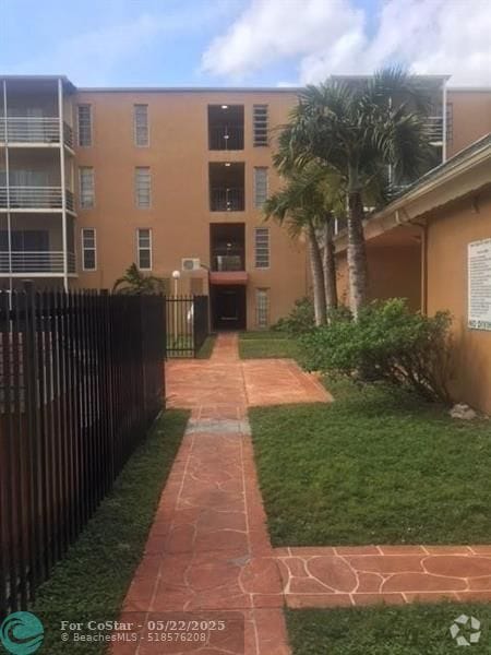 Building Photo - 4848 NW 24th Ct
