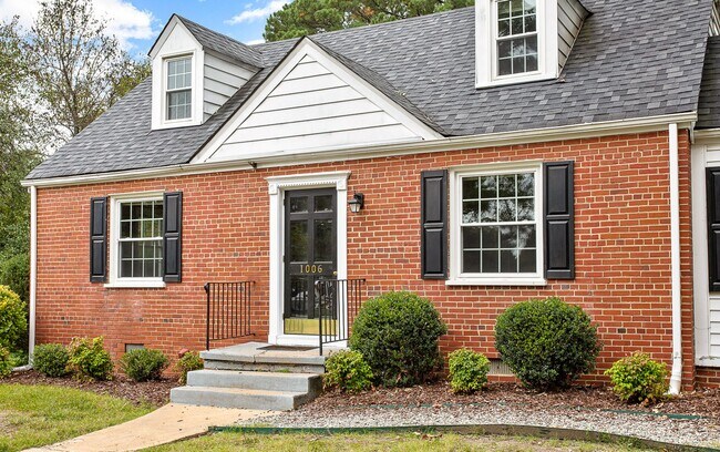 Building Photo - 1006 Willow Lawn Dr