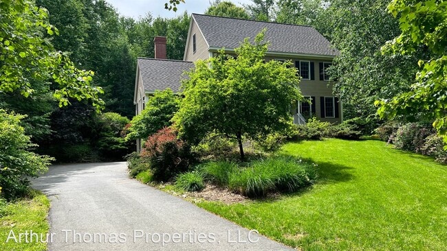 Building Photo - 3 br, 1.5 bath House - 3 Meader Lane