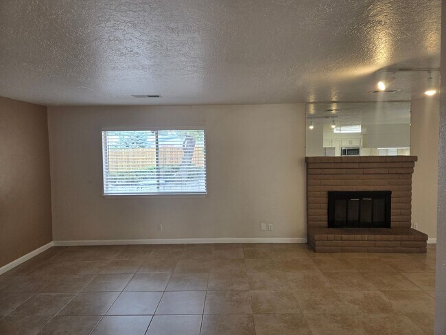 Foto del edificio - 12901 Granite Ave NE