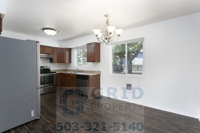 Building Photo - GPM639 - 2801-2803 SE 125th Avenue (T1)