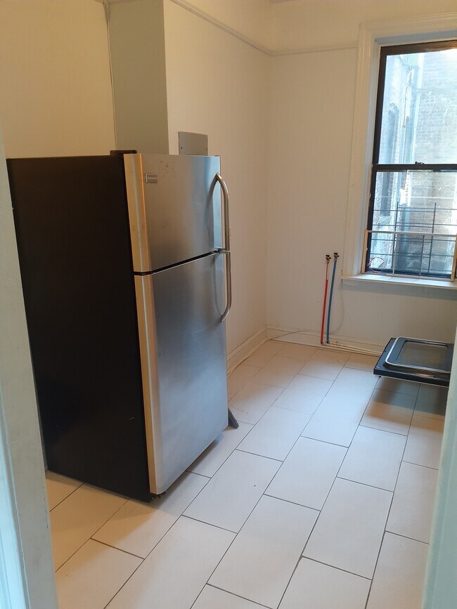 Building Photo - 295 Parkside Ave