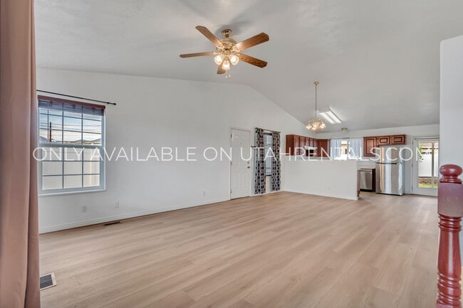 Building Photo - 71 S 1060 E St