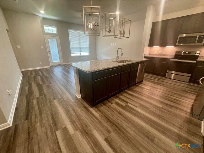 Foto del edificio - 1938 Bayou Wood Ln