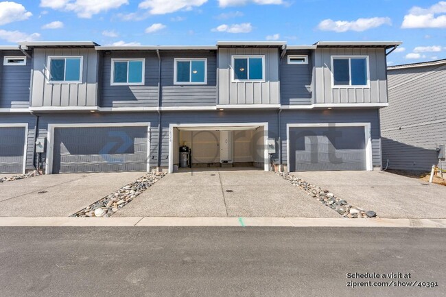 Building Photo - 18304 NE 43rd Pl