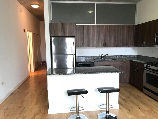 Foto del edificio - High floor 2b2b unit right by Westloop