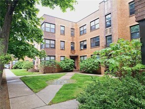 Building Photo - 218 Waterman St