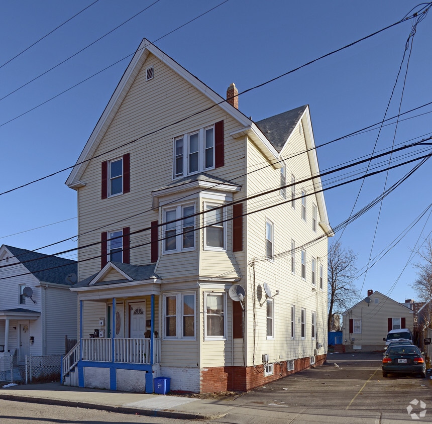 2224 Atwood St, Providence, RI 02909 Apartments in Providence, RI