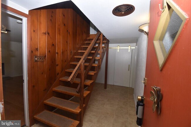 Foto del edificio - 2901 Pine Spring Rd