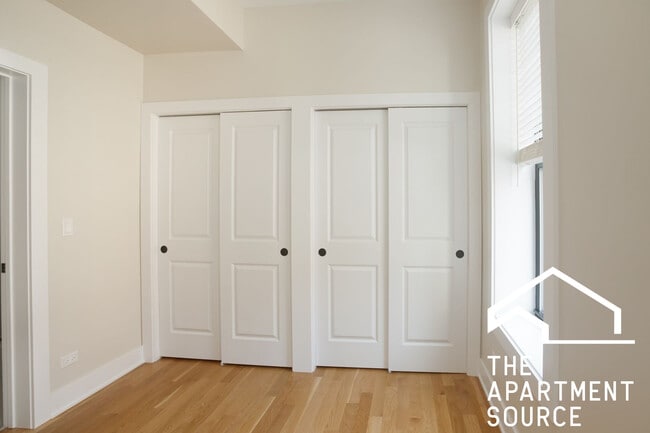 Foto del edificio - 2258 N Southport Ave