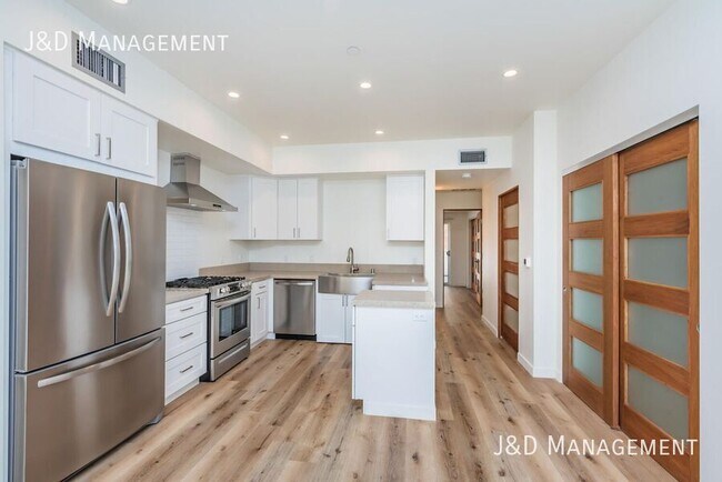 Foto del edificio - Luxury Apartment in Mission Hills w/ Parki...
