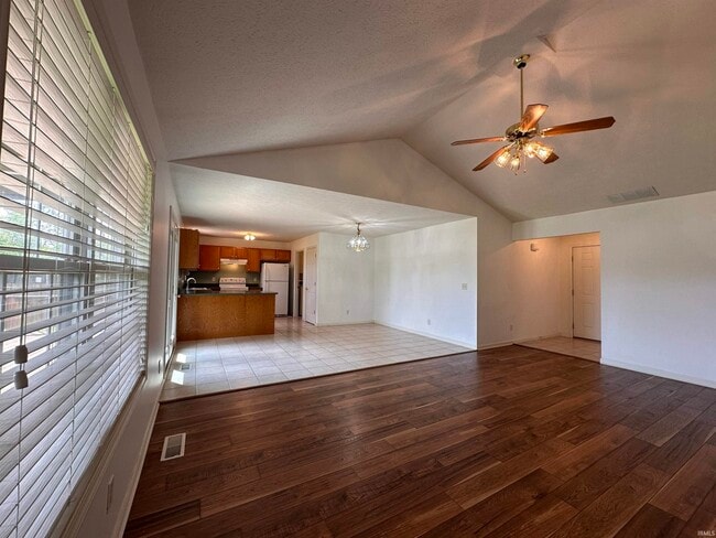 Foto del edificio - 7411 Bent Branch Dr