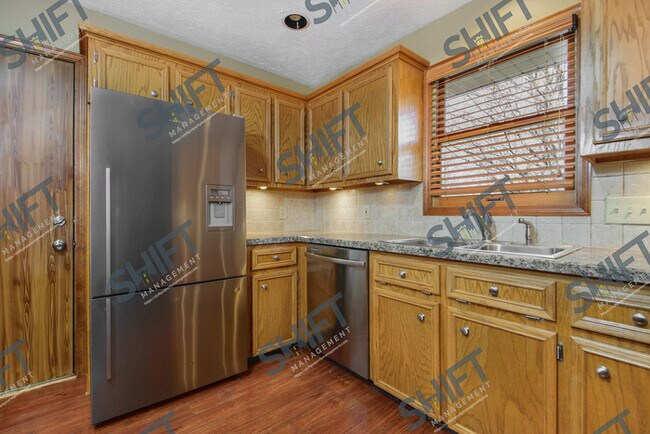 Building Photo - 4180 Ivanrest -- Spacious and Inviting home
