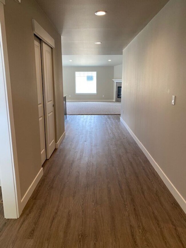 Building Photo - NEWER CONSTRUCTION!! Luxury 3 bedroom, 2 b...