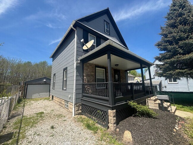 Foto del edificio - Charming 3-Bedroom Property in Prime Location