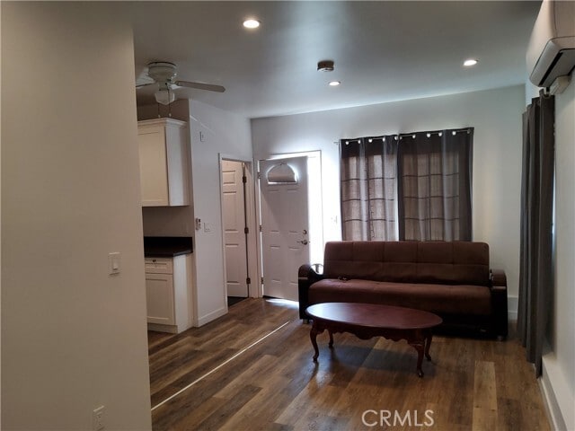 Foto principal - 10710 Helendale Ave