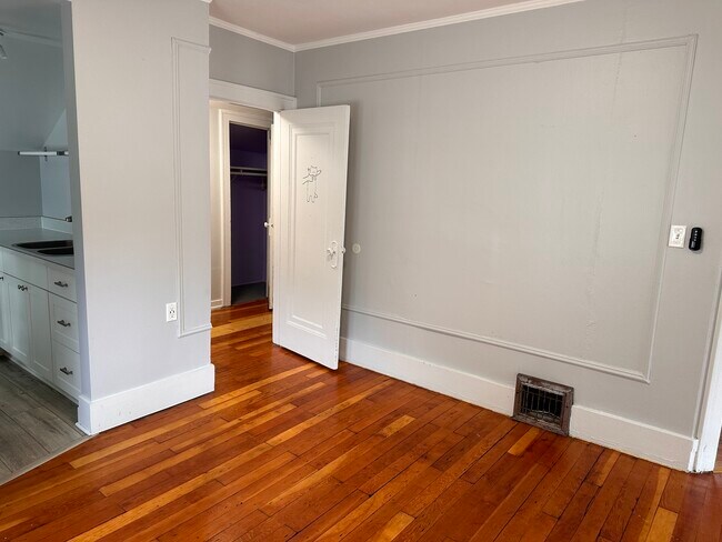 comedor - 24 Corinne St SW