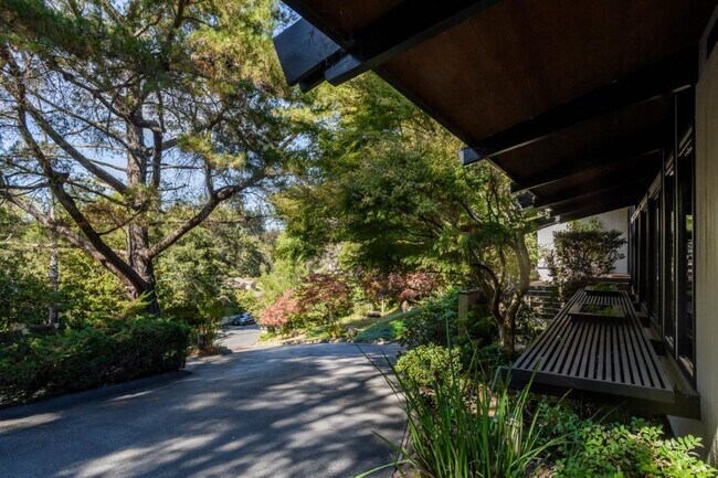 Foto del edificio - 333 Bridge Rd