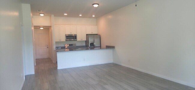 Foto del edificio - Duplex for rent