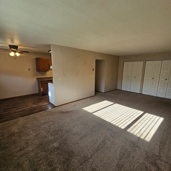 Sala de estar - 530 5th St E