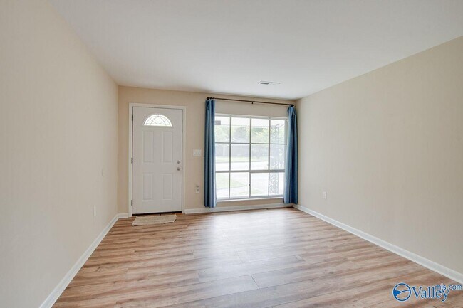 Foto del edificio - 2105 Birchwood Dr NE