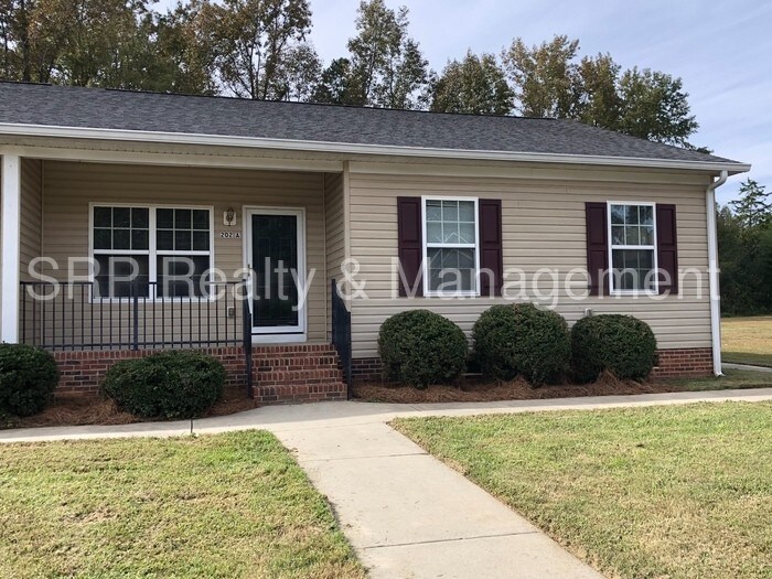 Foto principal - 202 Pinkney Rd
