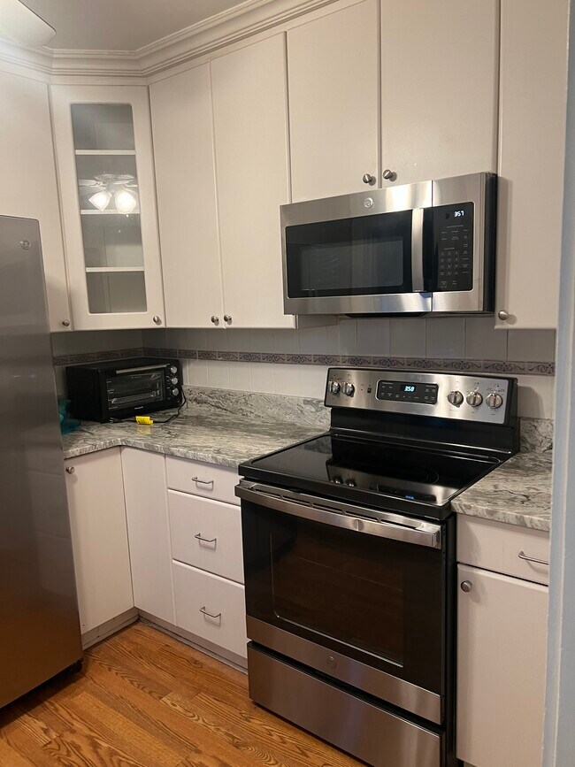 Foto del edificio - 1318 Longwood Dr