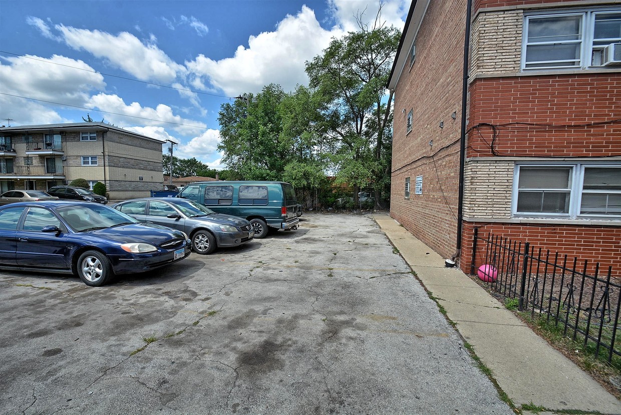 ACO Commercial_Calumet Park_17Units - 1121 W 127th Pl