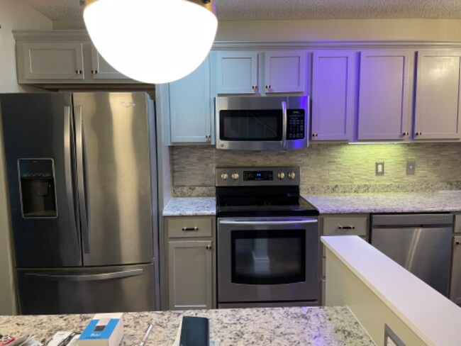 Foto del edificio - 6521 Deane Hill Dr