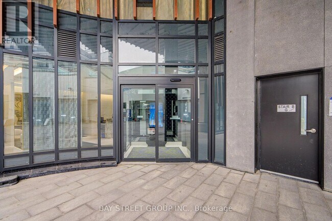 Photo du bâtiment - 5858 Yonge St