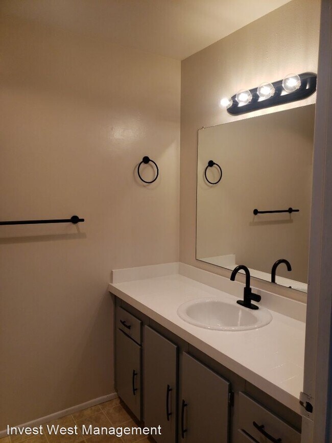 Building Photo - 2 br, 2 bath House - 8602 NE MASON DRIVE #19
