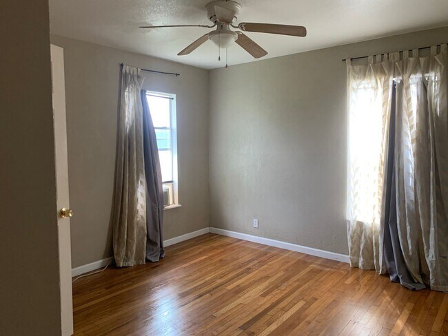 Building Photo - 3 br, 1 bath House - 946 Rickey Drive