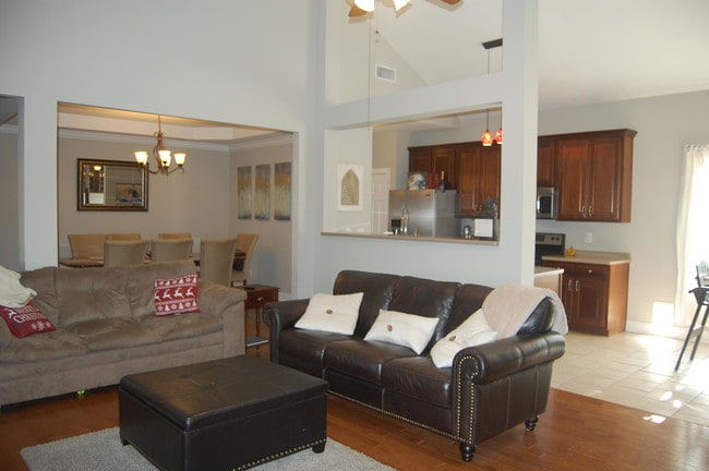 Building Photo - 2315 Waterhaven Dr