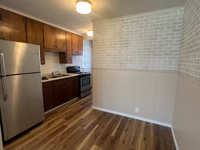 Building Photo - 319 E Hulse St