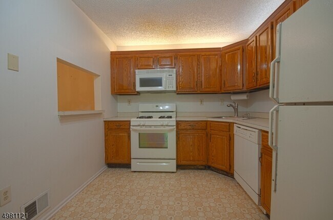 Building Photo - 51 Rachel Ct