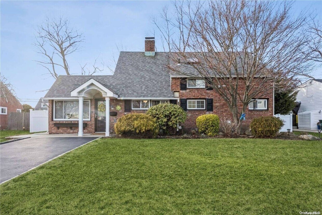 57 Swing Ln, Levittown, NY 11756 House for Rent in Levittown, NY