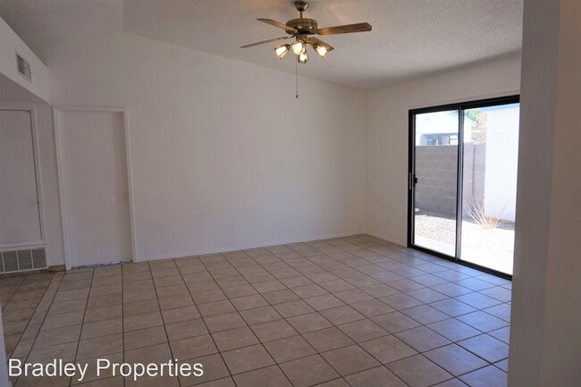 Building Photo - 3 br, 2 bath House - 5241 Desert Shadow