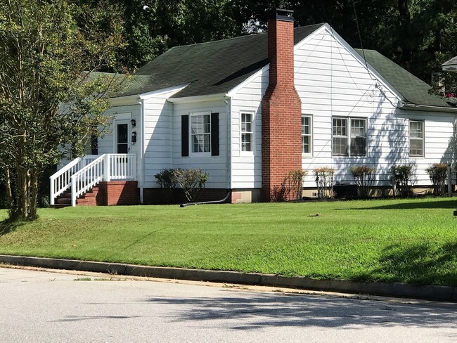 Building Photo - 3 Bedroom 1 Bathroom Home