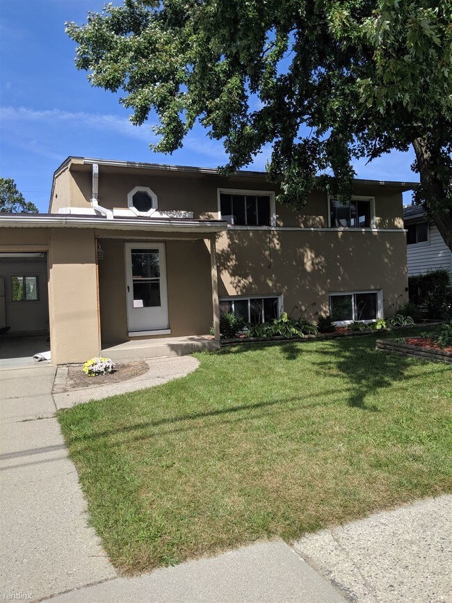 Building Photo - 3 br, 2.5 bath House - 12131 19 Mile Rd 12...