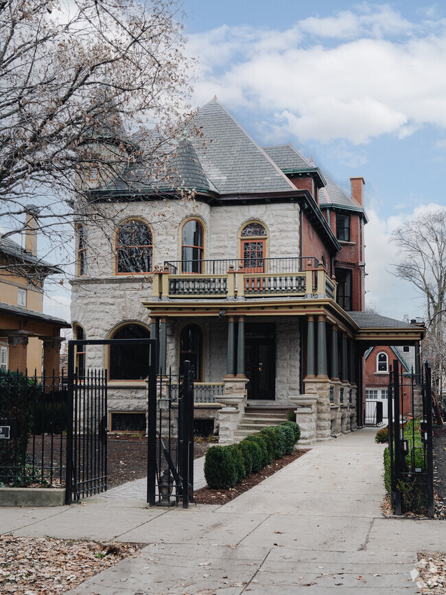 Building Photo - 2228 N Kedzie Blvd