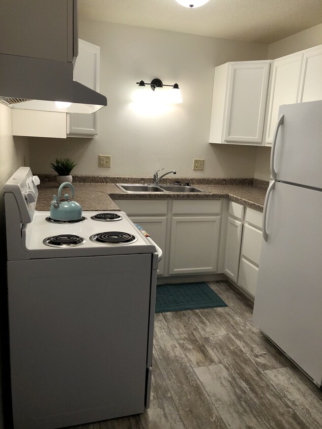 2 Bed, Heat Paid, $649 - 1105 12th St NE