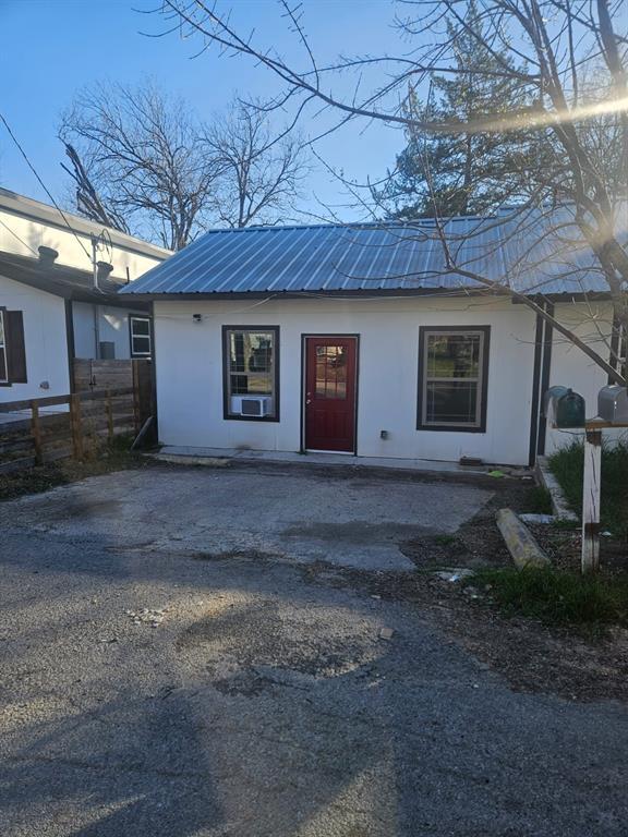 Building Photo - 816 Mora St