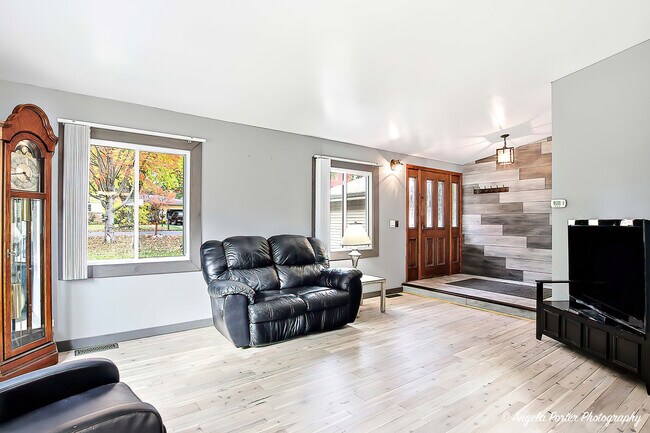 Building Photo - 34679 N Hiawatha Trl