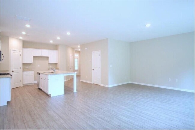 Building Photo - 6148 Lanier Harbor Lndg