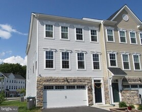 Building Photo - 544 Liam Pl