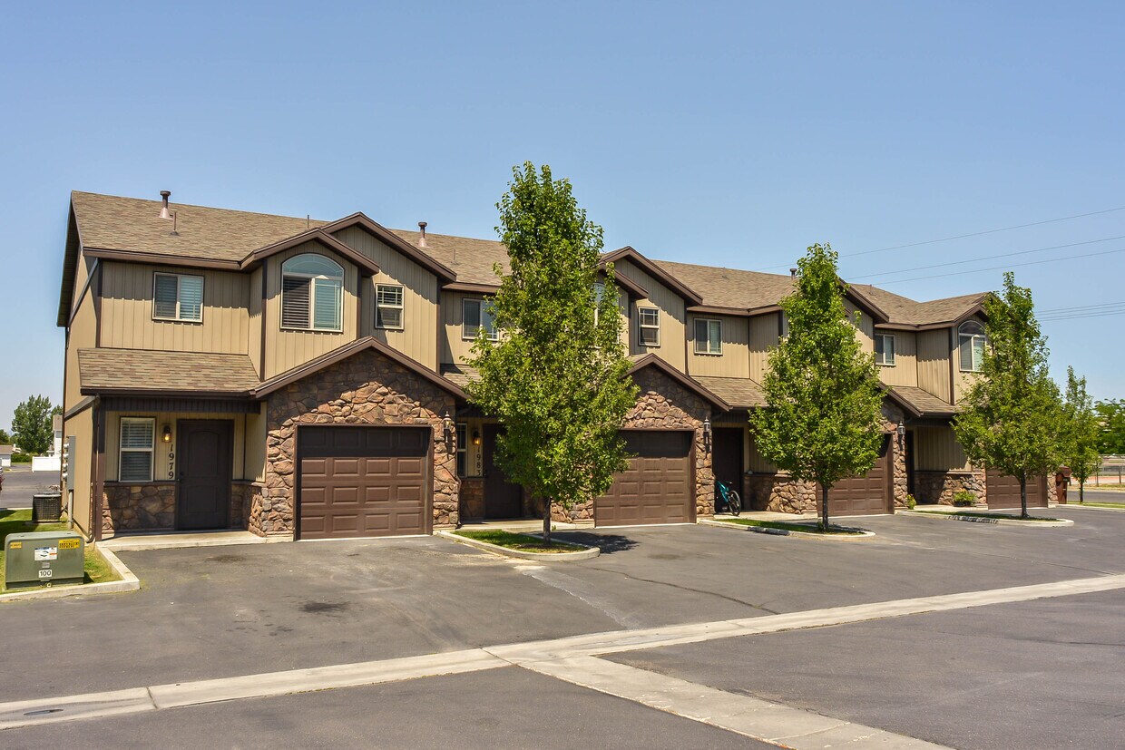 1979 N 325 W, Harrisville, UT 84414 Townhome Rentals in Harrisville