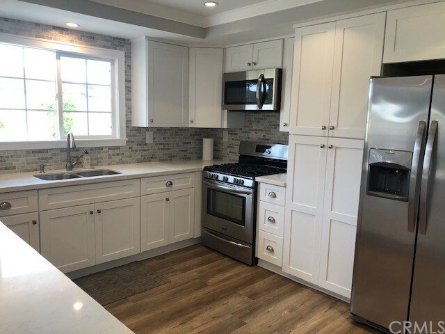 Building Photo - 9085 La Luna Ave