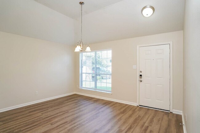 Foto del edificio - 8583 Chaletford Dr